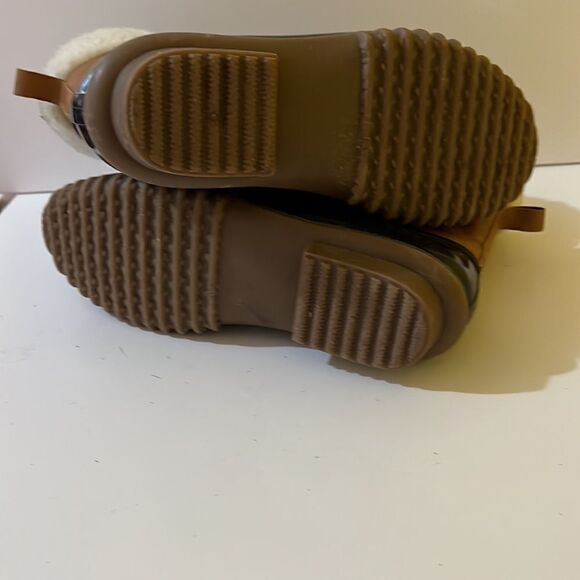 Tan and Navy Vegan Leather Duck Boots with Plaid Flannel Lining Size 8 - Picture 4 of 5